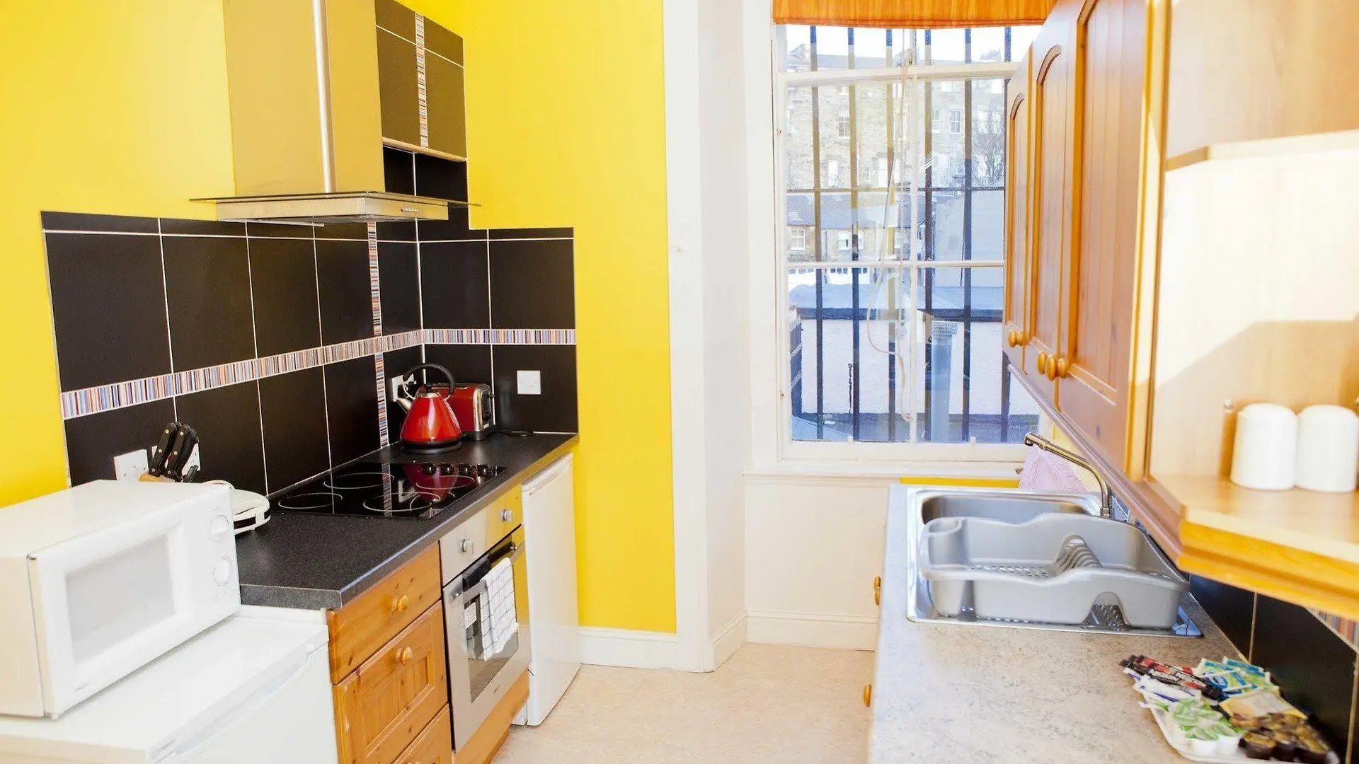 Palace Residential Lets Edinburgh 0*,